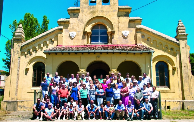 BRAÑOSERA. La iglesia de Vallejo de Orbó, entidad local de Brañosera, debe su construcción al pasado minero. La explotación de las minas de Orbó fue pionera en España y un taller ha servido para recordarlo.  / BRAÑOSERA