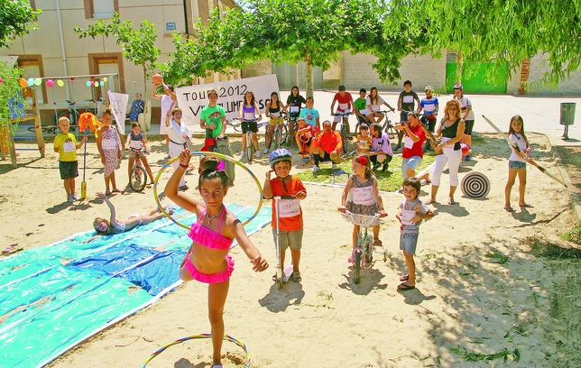 VILLALUMBROSO: El DEPORTE con mayúsculas no es sólo cosa de los Juegos Olímpicos. En Villalumbroso, los más jóvenes se han puesto las pilas para competir a gran altura y divertirse todavía más.  / VILLALUMBROSO