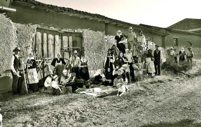 VILLALCÓN: En Villalcón rememoran la faena de la siega al más puro estilo tradicional y, sobre todo, la satisfacción del descanso tras una dura jornada en el campo.
  / VILLACÓN