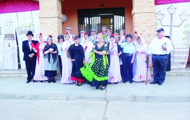 VILLOLDO: En las fiestas locales de Villoldo, la 'Asociación Cultural Virgen del Oroyo' ha representado la conocida zarzuela 'La verbena de la Paloma'.  / VILLOLDO