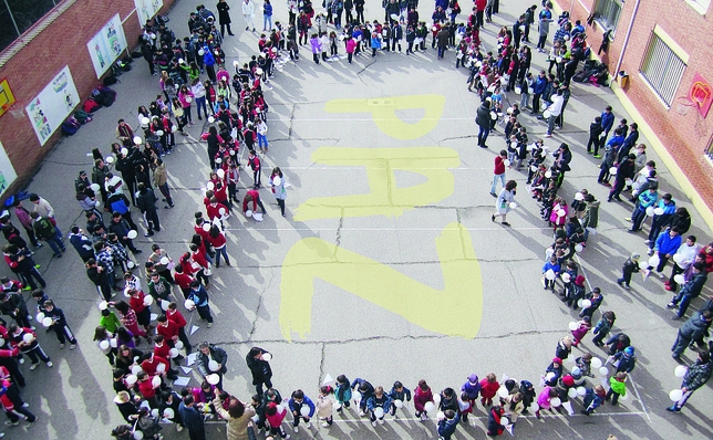 Los colegios festejan el Día de la Paz  / DIARIOPALENTINO.ES