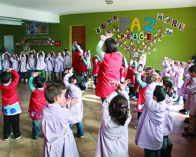 Los colegios festejan el Día de la Paz  / DIARIOPALENTINO.ES