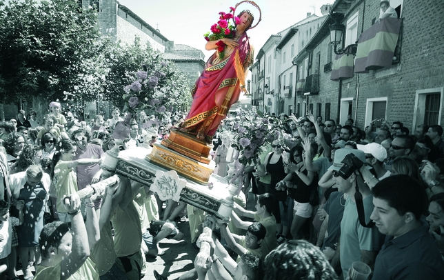 CARRIÓN DE LO CONDES: Procesión cívica del Santo Patrono San Zoilo, que se celebra todos los años al igual que lo hicieran nuestros antepasados y en la que participa todo el pueblo, especialmente 'quintos' y 'quintas'. Foto: FOTO ELI  / CARRIÓN DE LOS CONDES