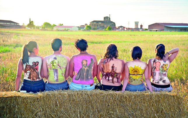 SAN CEBRIÁN DE CAMPOS:Homenaje a cuantos prestan espaldas, defendiendo ltradiciones, no perdiendo juegos populares, orgullosos del arte y la religiosidad, respetando la naturaleza y disfrutando de las fiestas. foto: Rodri Sacristán
  / SAN CEBRIÁN DE CAMPOS