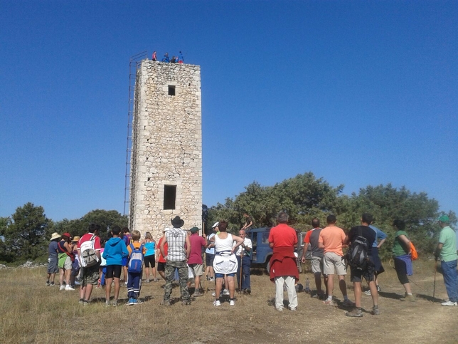 ANTIGÜEDAD: Las magníficas vistas desde esta torre animan a chicos y grandes a
visitarla y ascender hasta lo más alto. Un buen recurso turístico para vecinos y forasteros.  / ANTIGÜEDAD