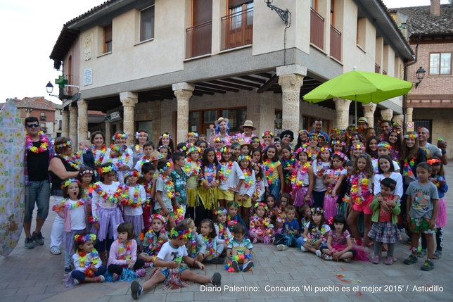 ASTUDILLO: Se traslada la cultura Hawaiana hasta la Plaza de Astudillo en una veraniega y calurosa tarde de agosto-. FOTO: MARISA FRANCO  / ASTUDILLO