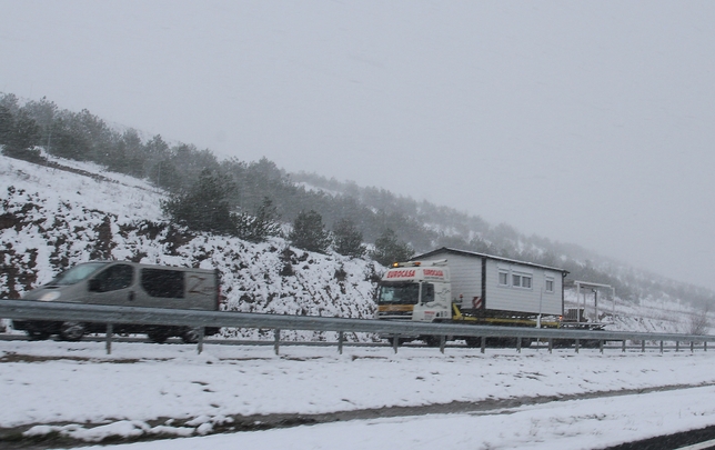 Autovía A-67 en los entornos de Aguilar de Campoo  / MANUEL BRÁGIMO (ICAL)