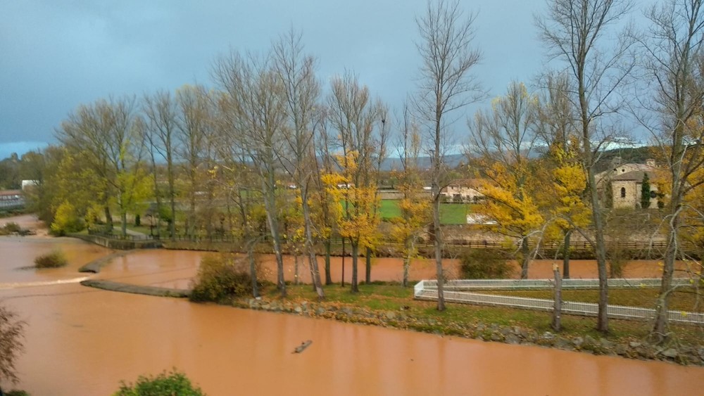 El deshielo y las lluvias desbordan el Rubagón y el Pisuerga