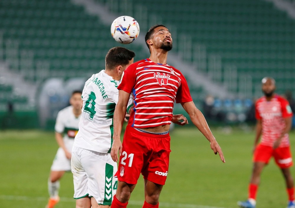 El Granada rompe su mala racha prolonga la del Elche