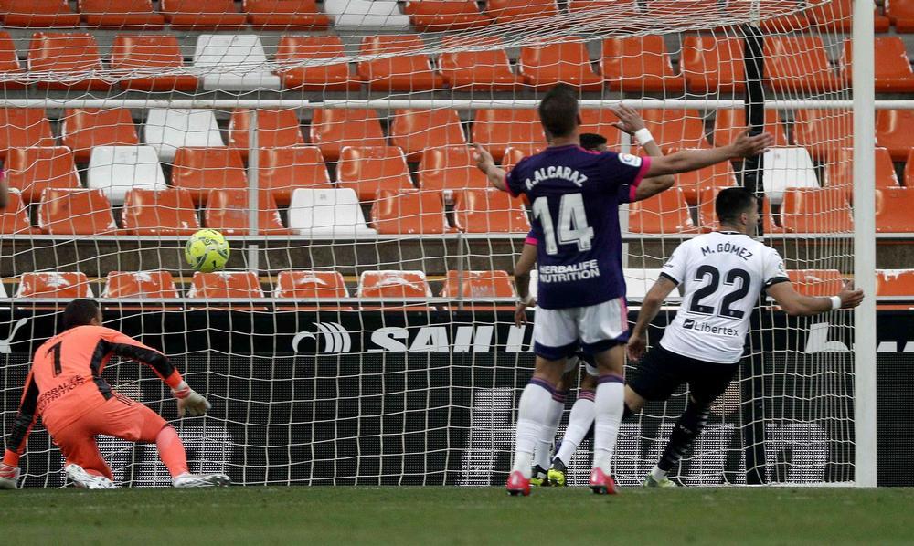 El Valencia golea con solvencia a un buen Valladolid