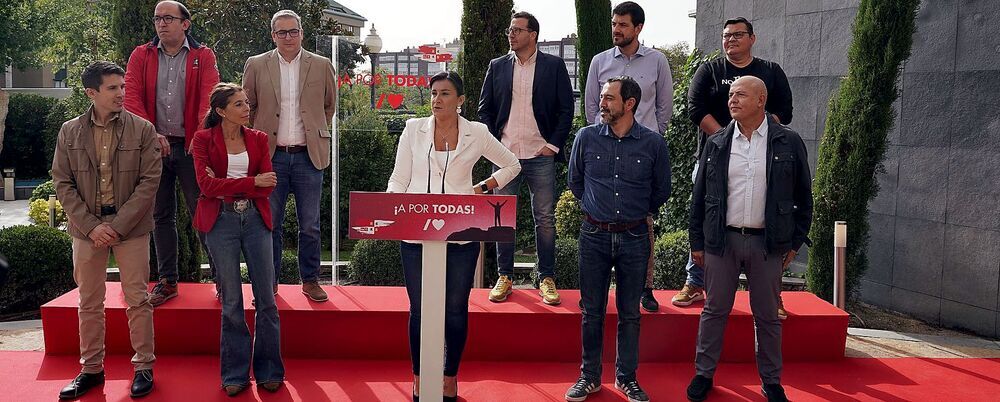 Ana Sánchez, junto a los nueve secretarios de organización provinciales del PSOE.