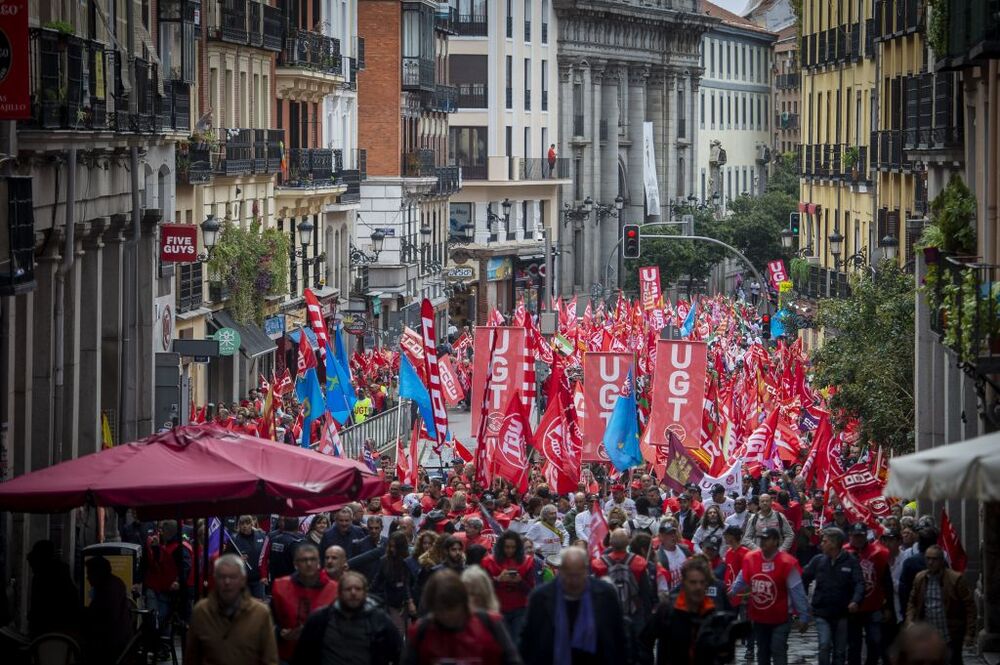 Movilización de CCOO y UGT para exigir a los empresarios que suban los salarios  / JUAN BARBOSA