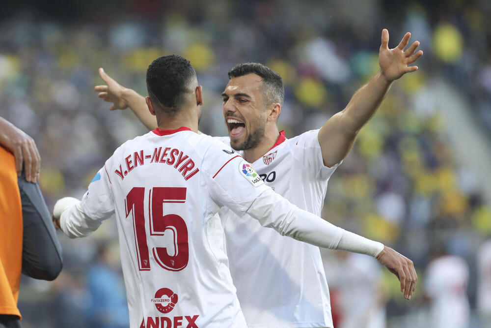 El Sevilla inicia con triunfo la era Mendilibar y toma oxígeno