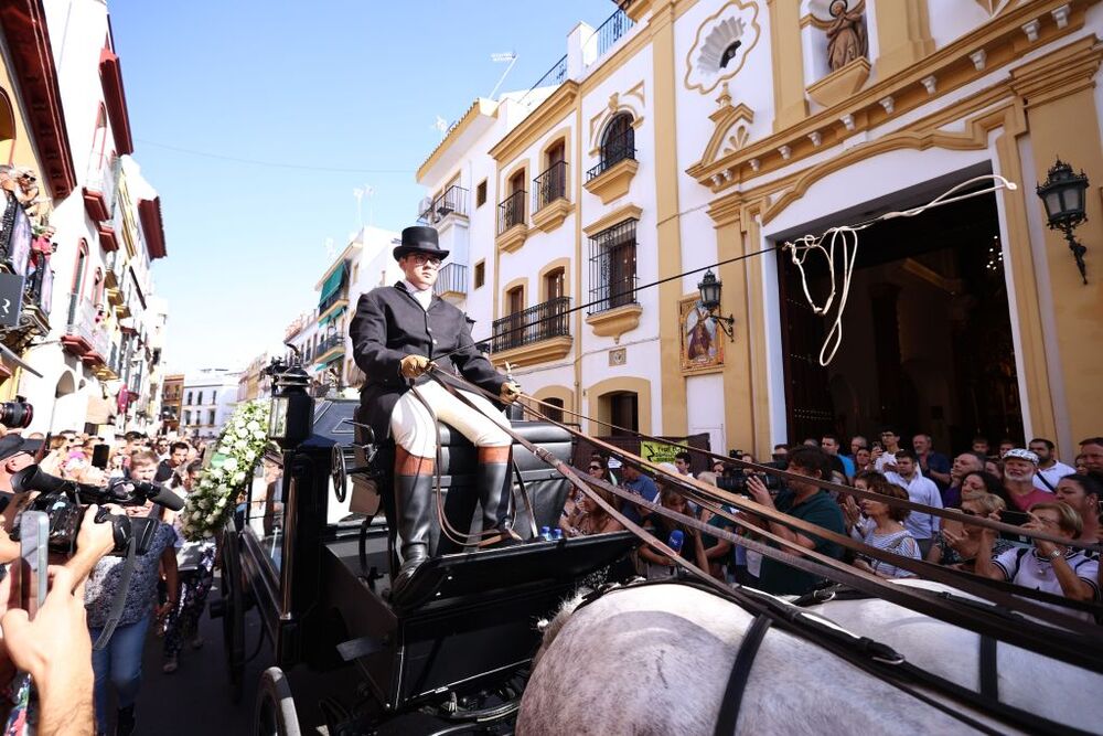 El féretro de María Jiménez recorre Sevilla   / JOAQUIN CORCHERO