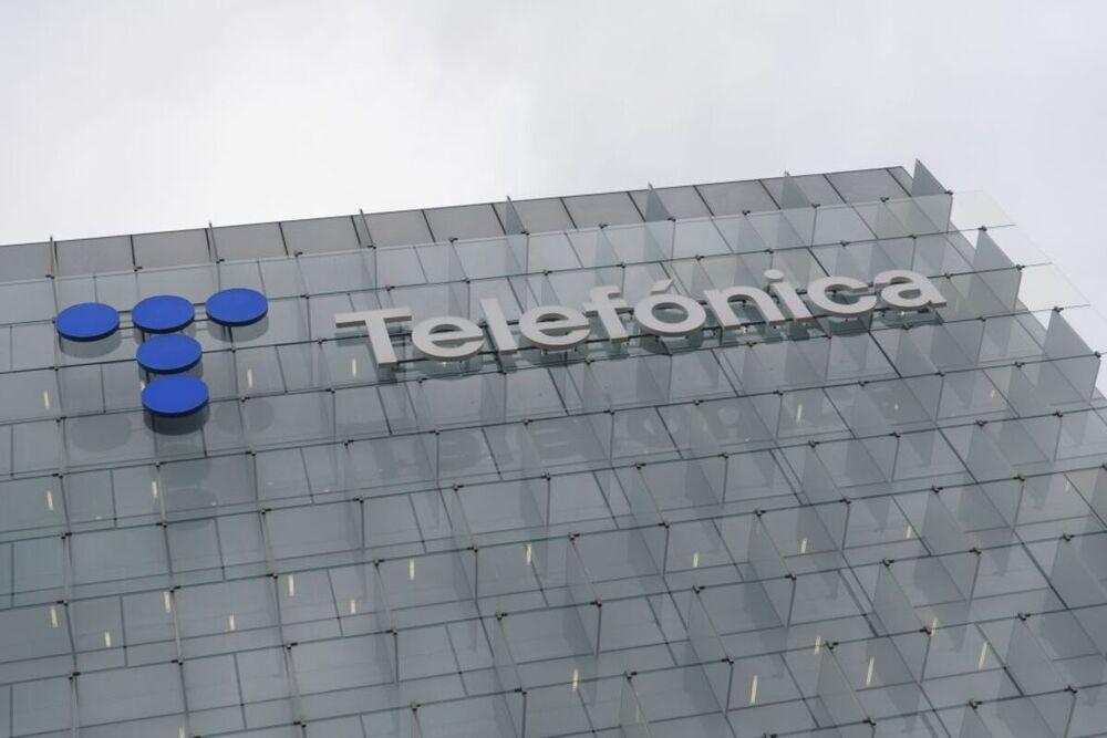 Telefónica lanza una OPA del capital que no controla 