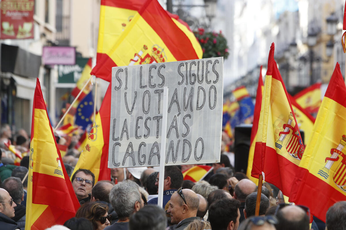 La derecha convoca protestas en toda España contra la amnistía a los independentistas catalanes  / MARISCAL AGENCIA EFE