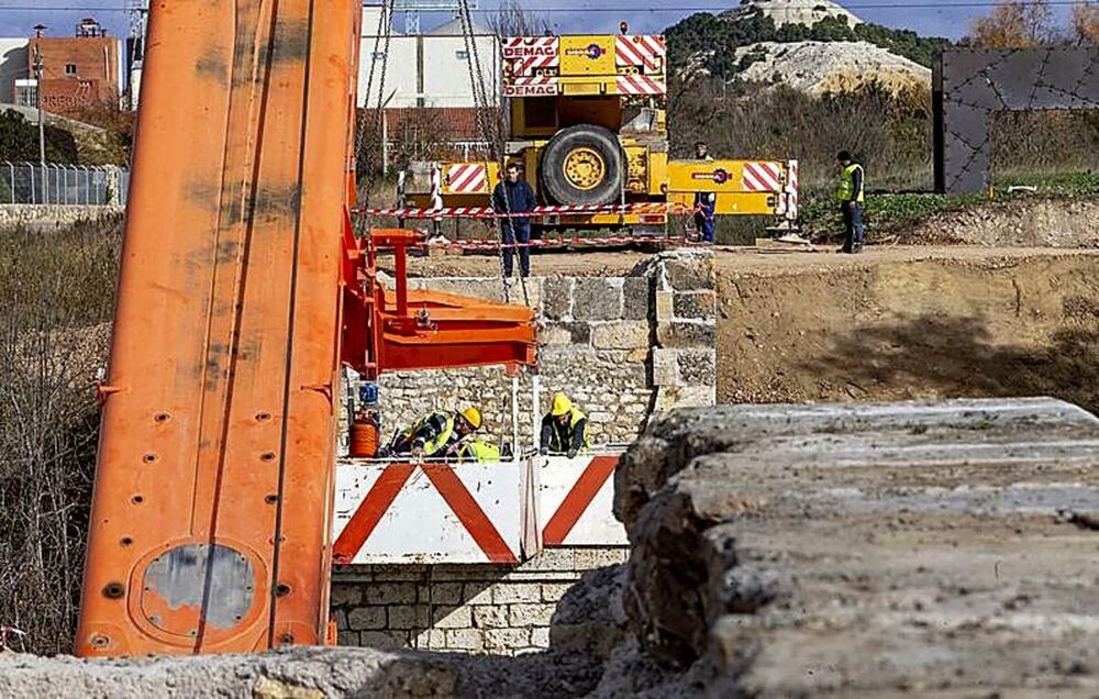 El nuevo puente de 60 m acerca San Antonio al Canal