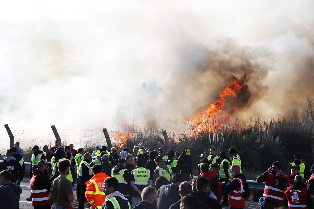 Nationwide strike in France against planned pension reform  / GUILLAUME HORCAJUELO