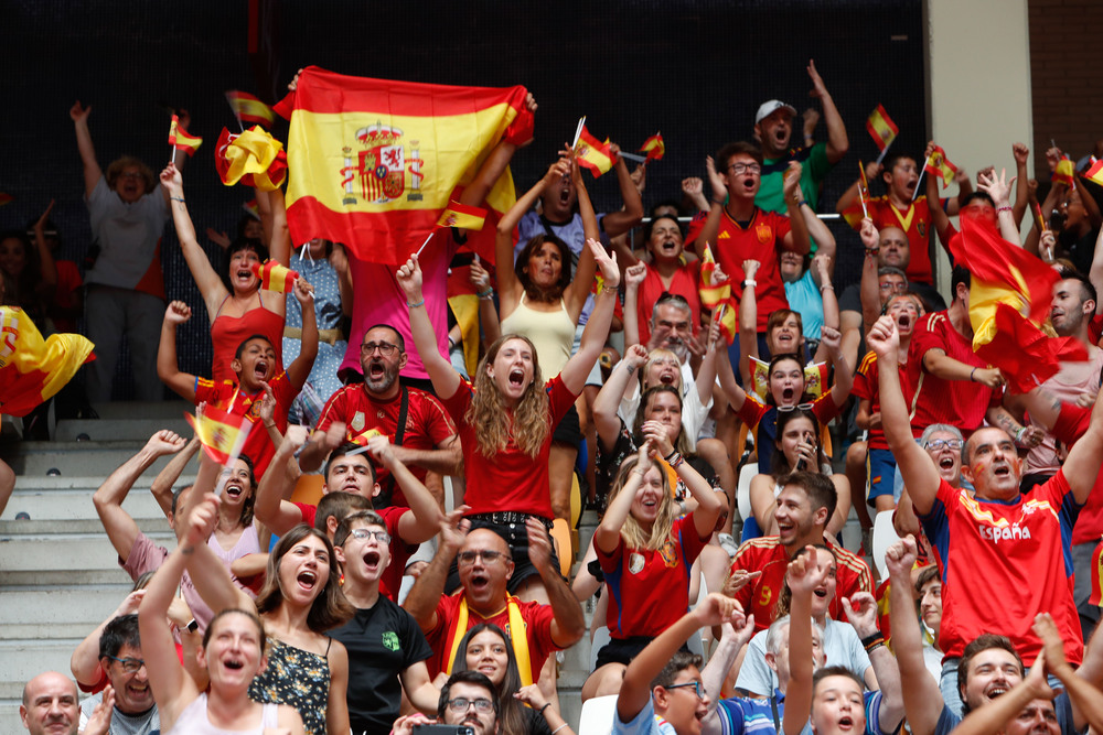 Simpatizantes de la roja se reúnen para seguir la final del Mundial de Fútbol femenino  / JAVIER BELVER