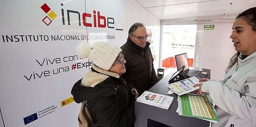 Ciberseguridad en un aula móvil del Incibe