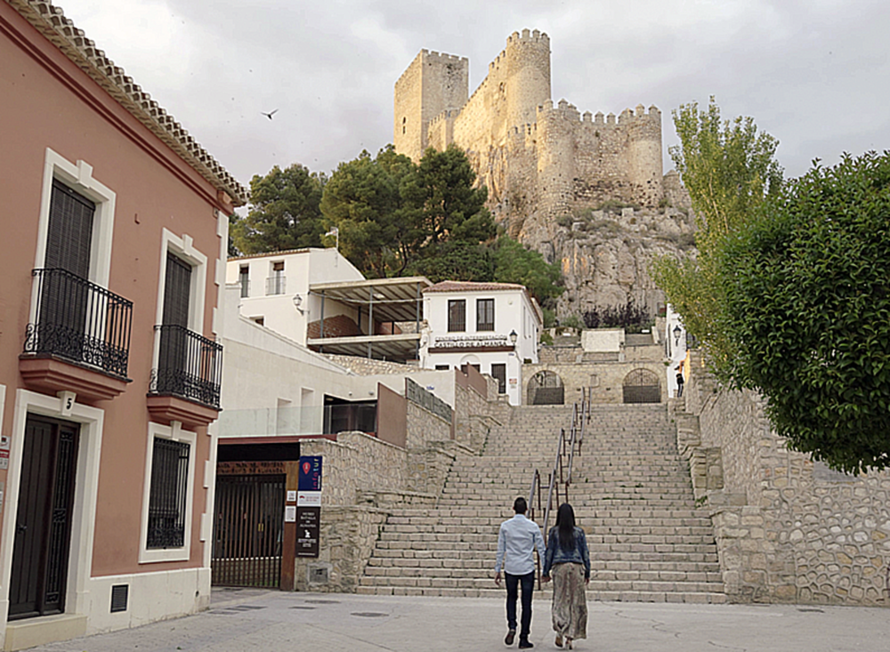 El imponente castillo de Almansa, uno de los monumentos más visitados. 