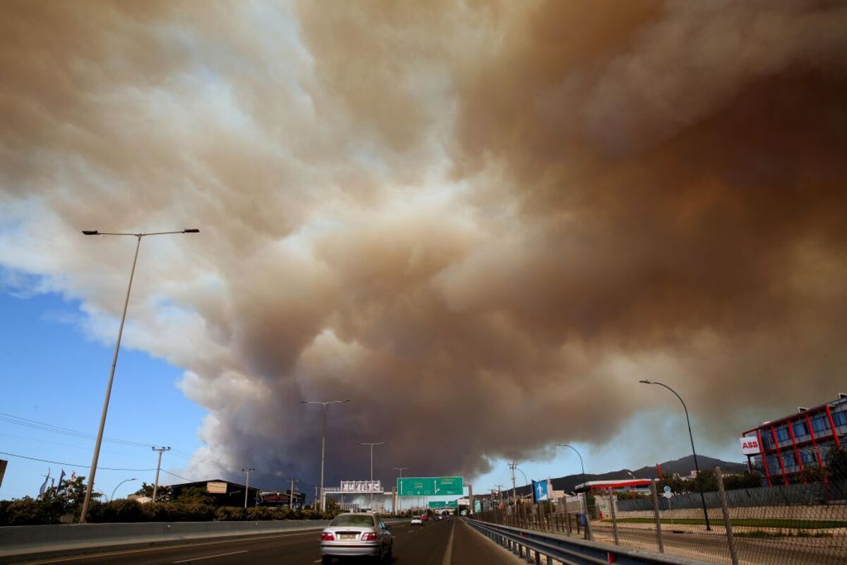 Wildfire in the area of Varnavas, Attica region  / ALEXANDROS BELTES