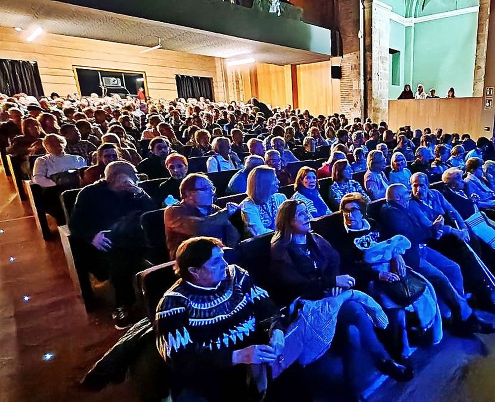 Los Iber’s llenan el centro de artes escénicas de Paredes 