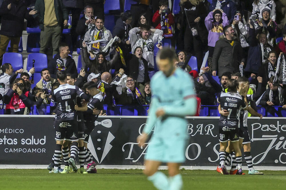 El Barça salva la Copa a chispazos