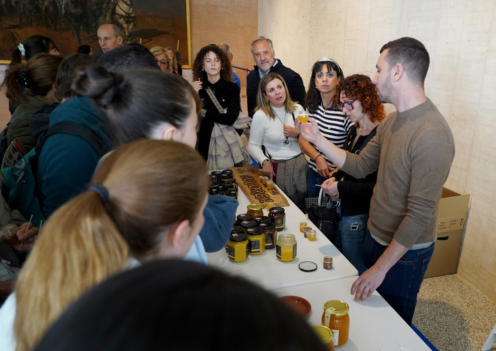 Las Cortes se acercan al ciudadano de la mano de la artesanía