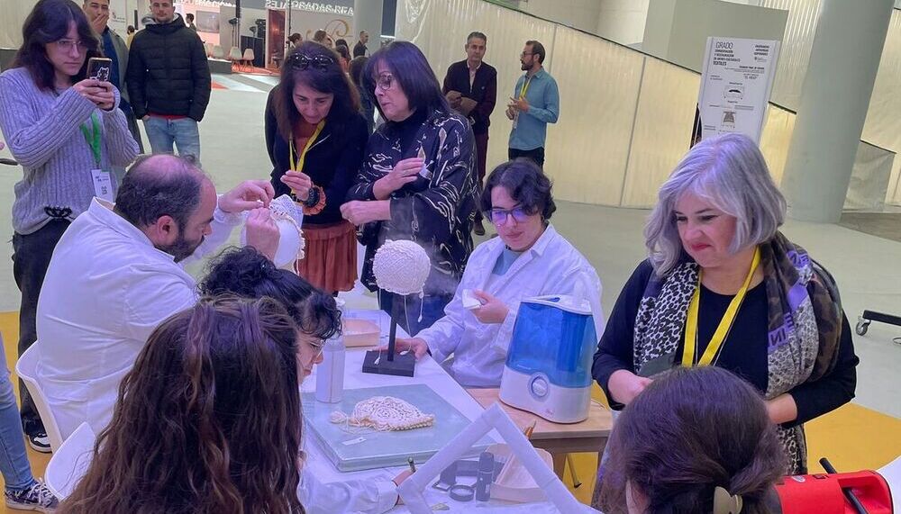 Los alumnos de la Escuela de Arte y Superior Mariano Timón hicieron una demostración en directo.