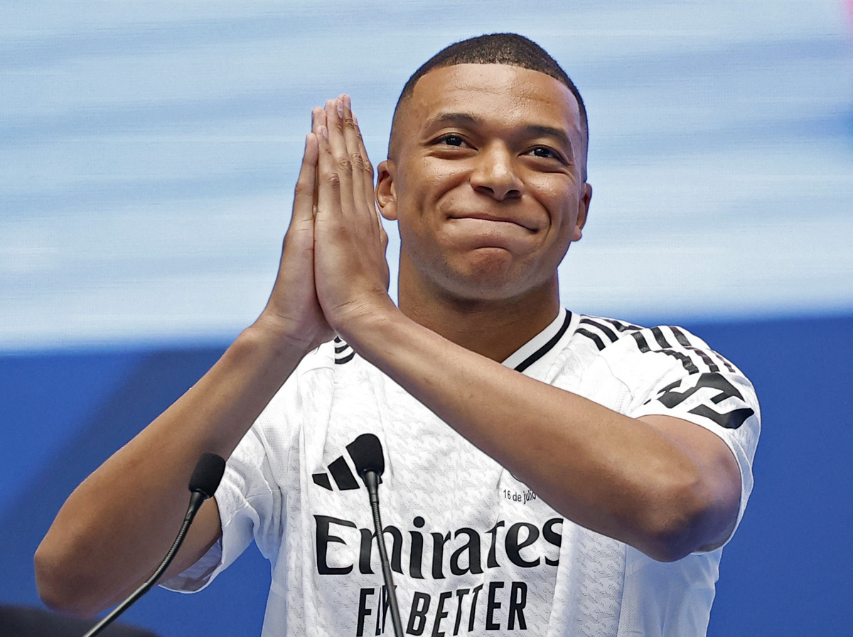 La presentación de Kylian Mbappé como jugador del Real Madrid  / JUAN MEDINA