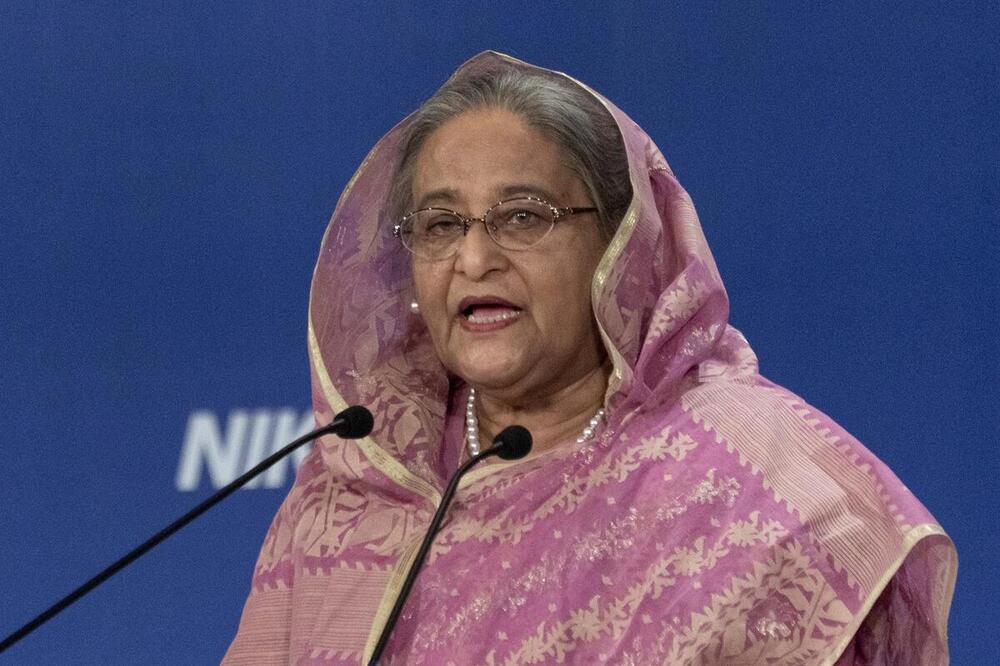 La primera ministra de Bangladesh dimite y abandona el país