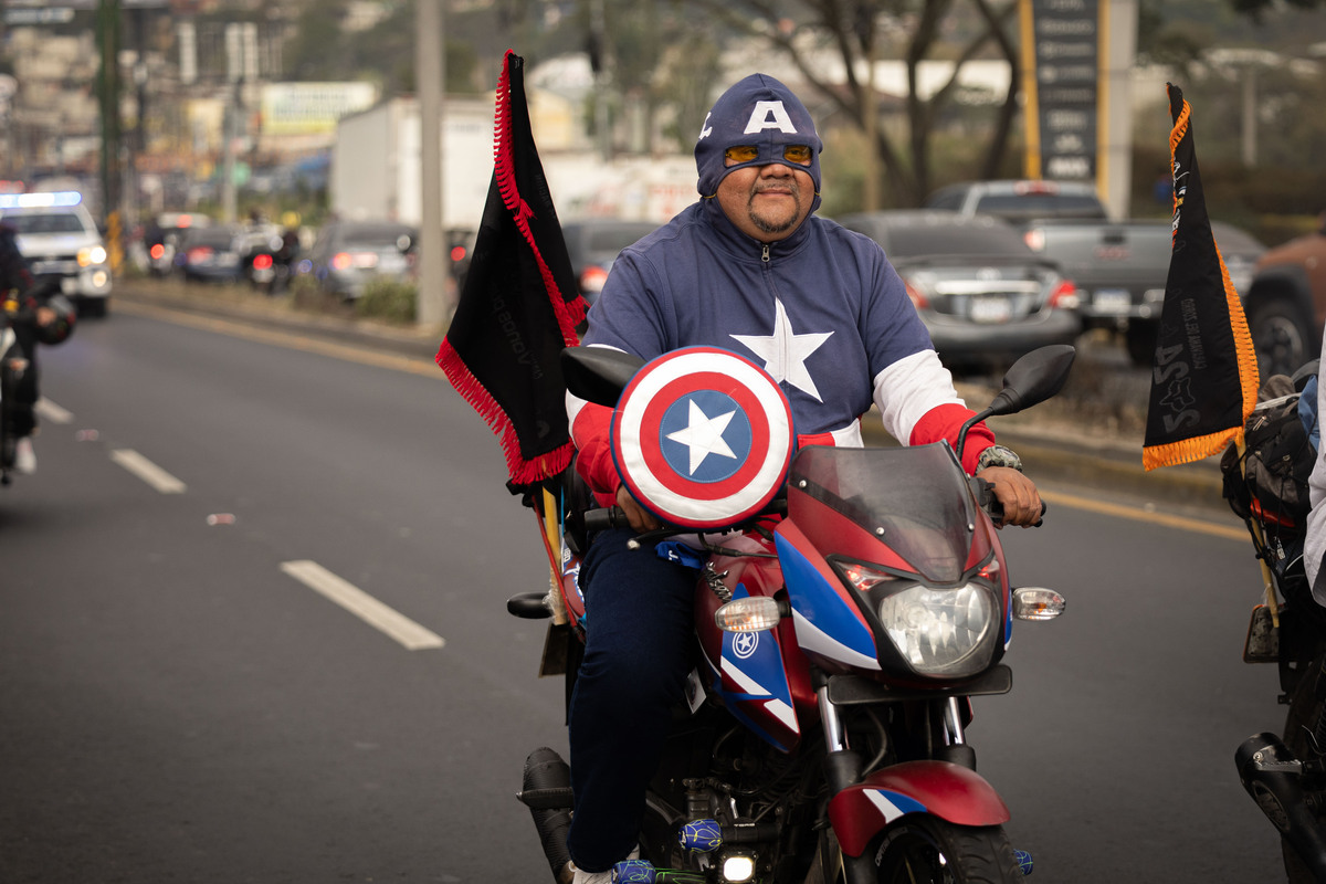 Miles de motociclistas inician peregrinación de la Caravana del Zorro en Guatemala  / DAVID TORO