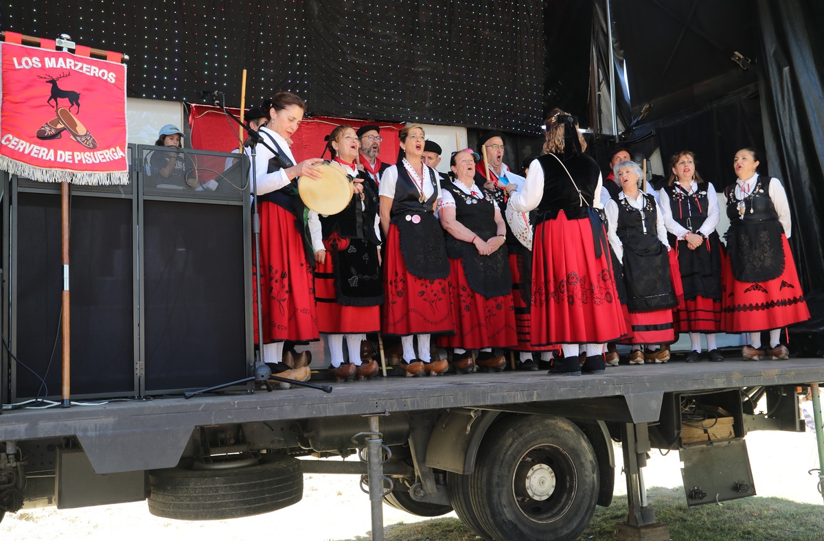 Día de Fuentes Carrionas, Fiesta de la montaña palentina en Puente Agudín  / ACTUACIÓN DE LOS MARCEROS DE CE