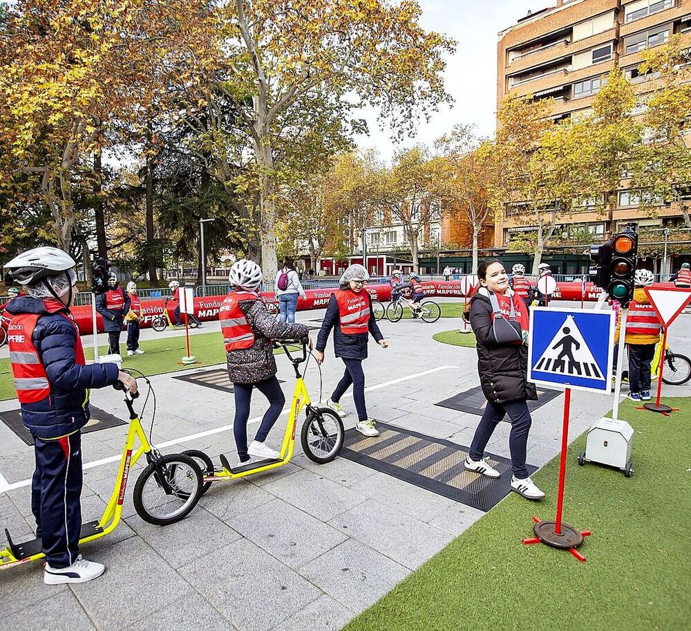 La Caravana ODS educa a niños en movilidad segura y sostenible