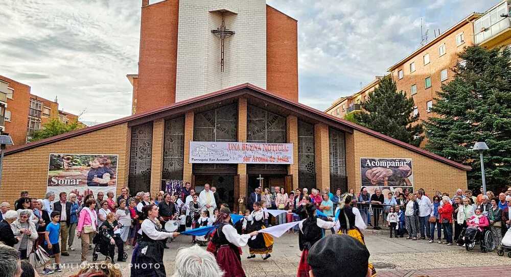 Fin festivo en San Antonio con una marcha solidaria