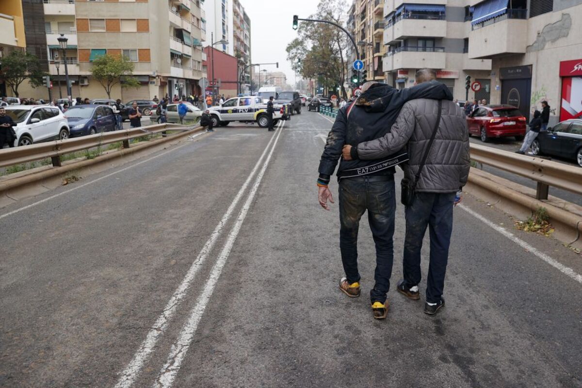 València atiende a 400 personas afectadas por la Dana en el área metropolitana  / MANUEL BRUQUE