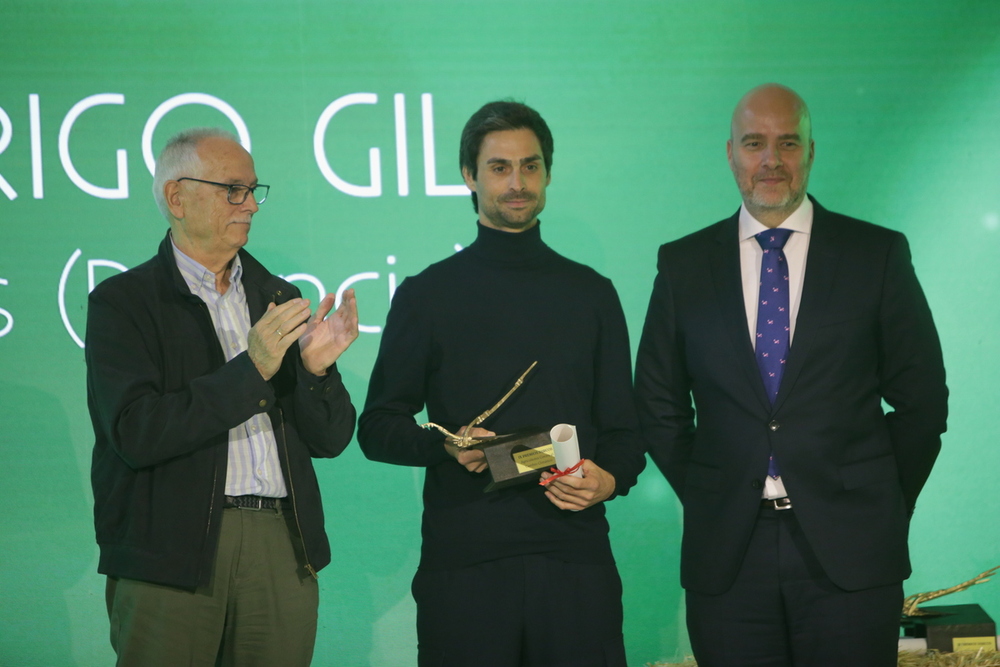 Premio Surcos para el agricultor Rodrigo Gil, de Dueñas
