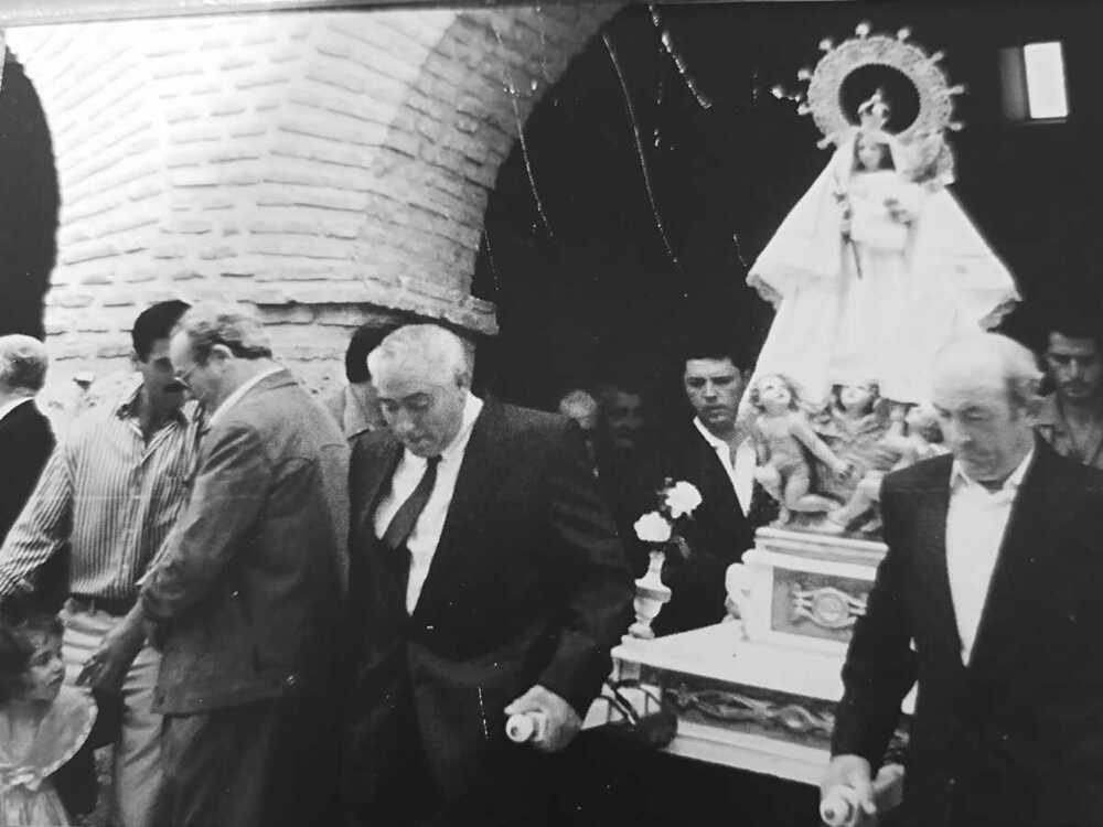 Virgen de Villaverde a la salida de la iglesia de San Mamés. Magaz de Pisuerga.