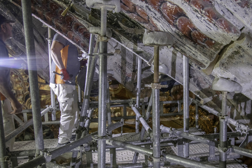 Apuntalan Santa María de Becerril contra los desprendimientos