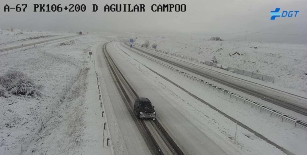 La nieve obliga a extremar la precaución en 250 km