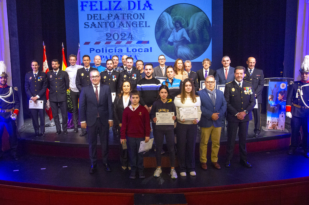 Una gala de sentidos y aplaudidos homenajes y distinciones