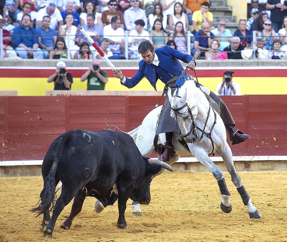 Apoteosis de Diego Ventura con casi lleno en los tendidos