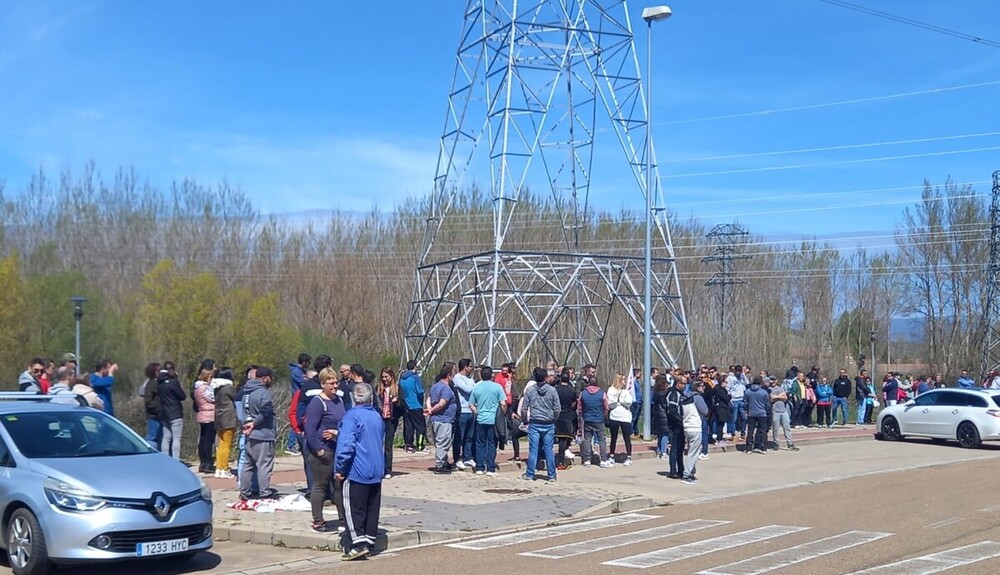 Protesta en Siro Aguilar para pedir más salarios e inversiones