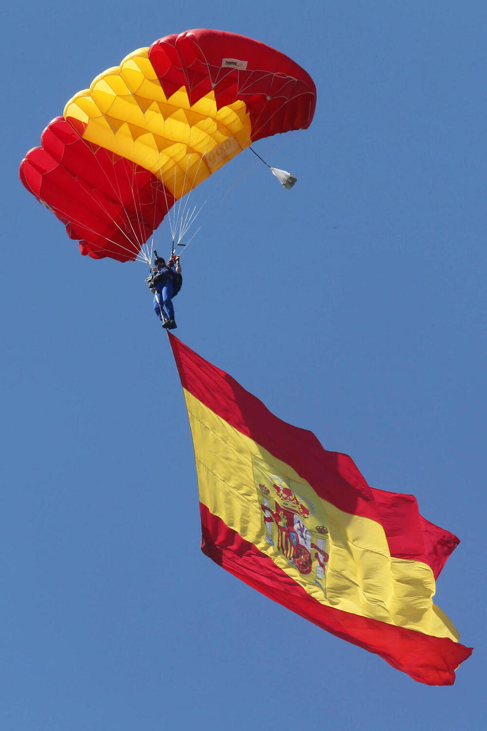 Los Reyes presiden el desfile del Día de las Fuerzas Armadas