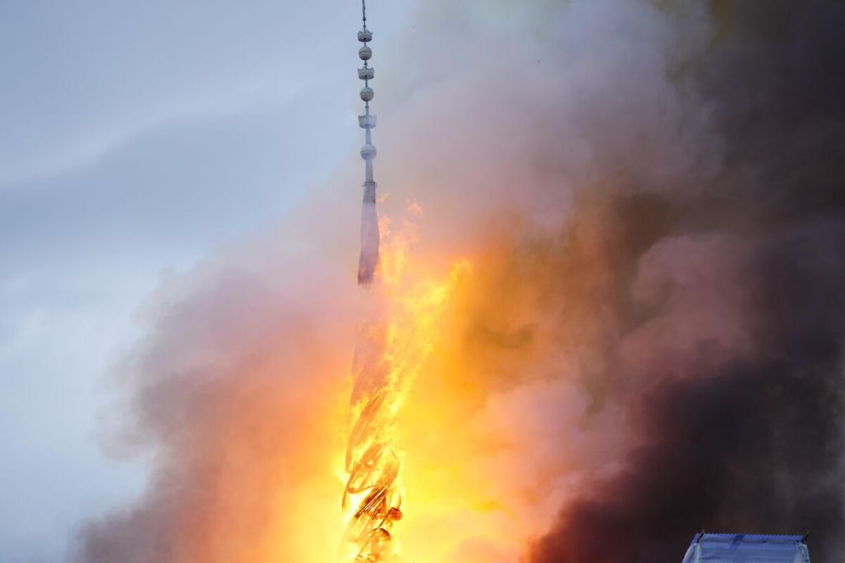 Fire hits historical Stock Exchange building in Copenhagen  / IDA MARIE ODGAARD