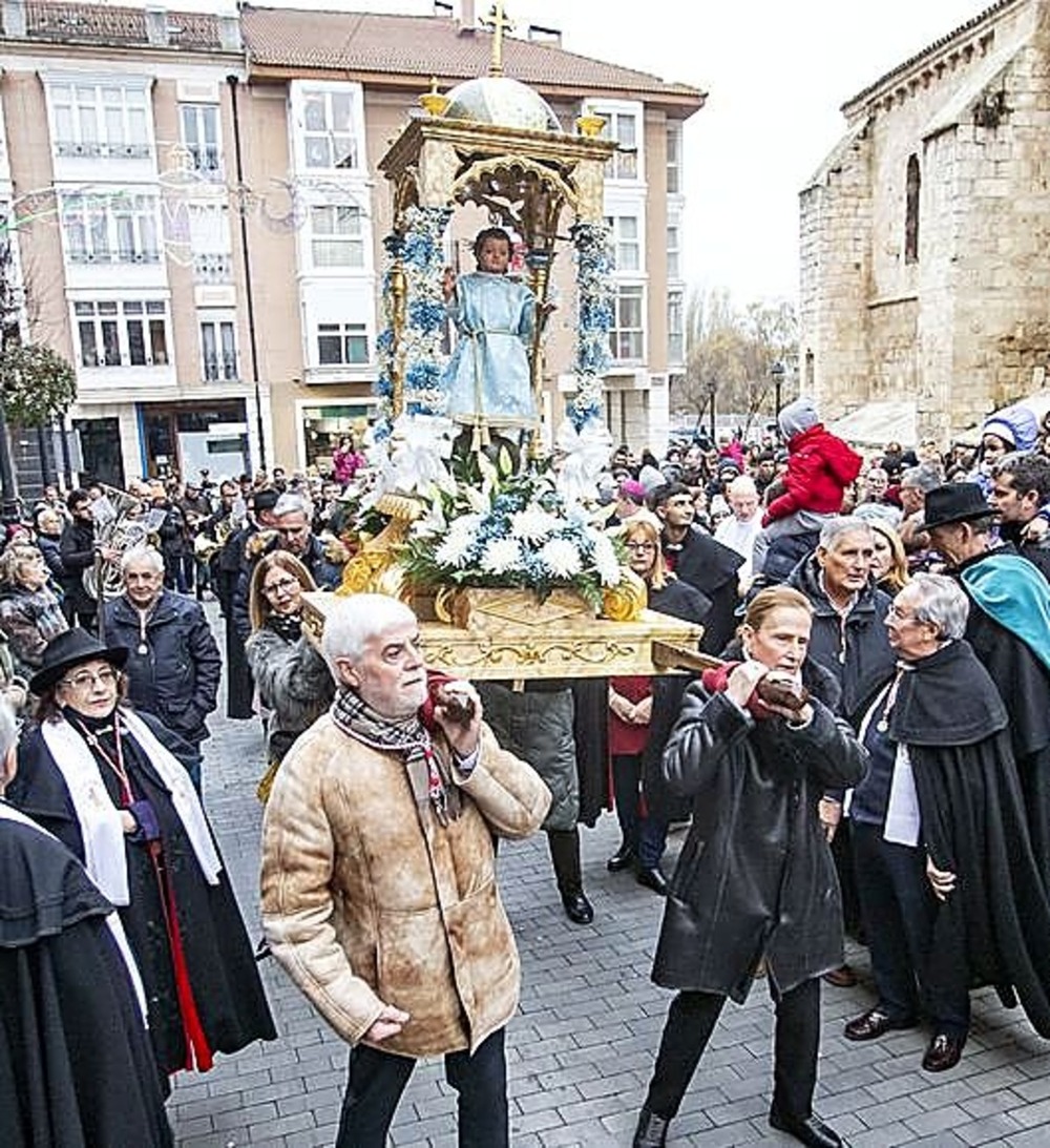 El Bautizo del Niño mezcla un año más devoción y tradición