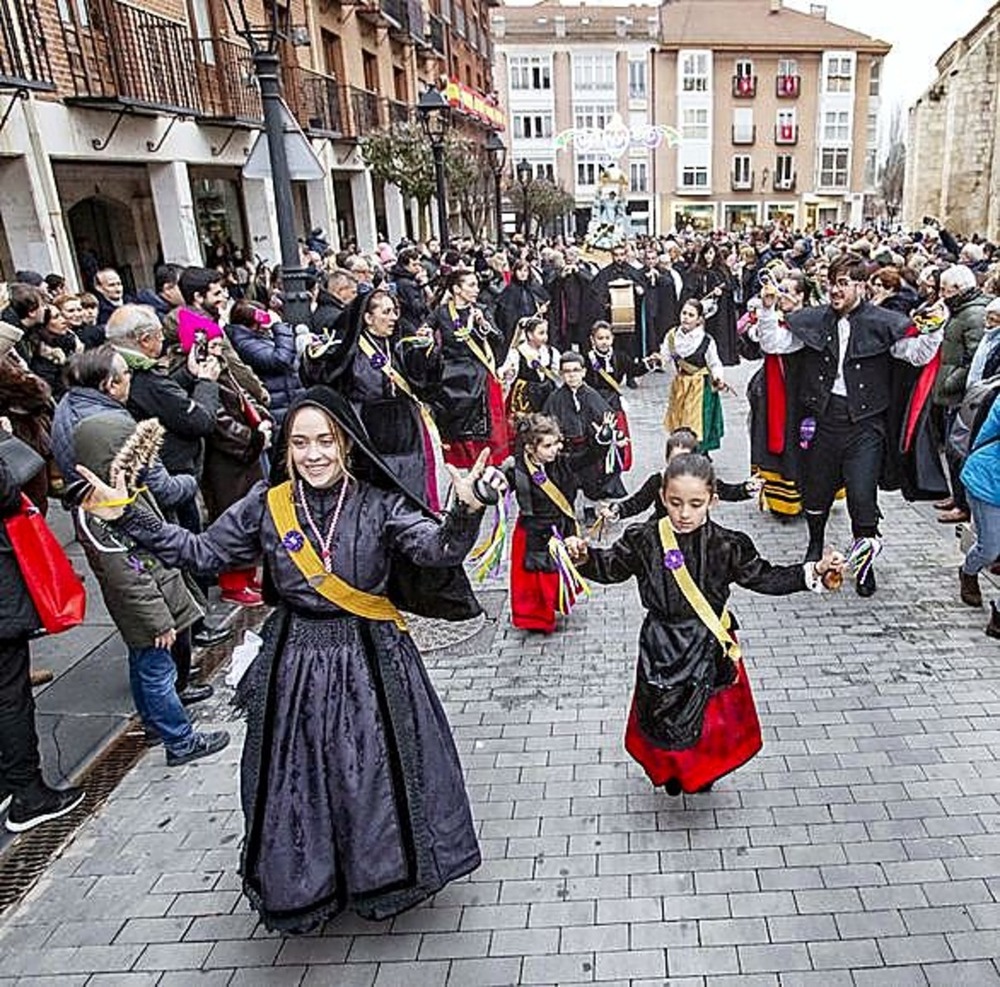 El Bautizo del Niño mezcla un año más devoción y tradición