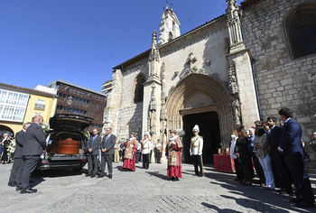 Burgos despide al exalcalde Peña con un funeral con honores