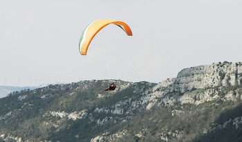 Fallece un cántabro por una caída de parapente en Respenda